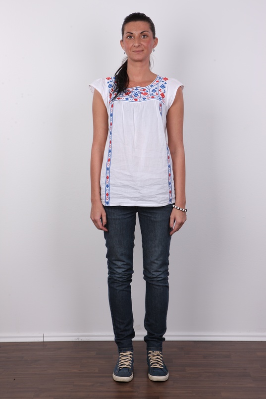 2. Download full pics of Karolina (26) from czechcasting.com