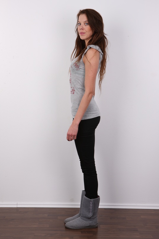 3. Download full pics of Denisa (24) from czechcasting.com