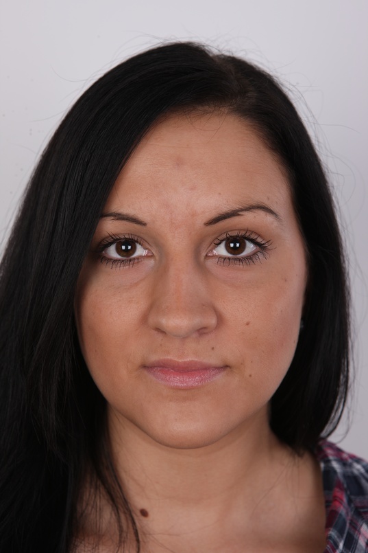 1. Download full pics of Kristyna (22) from czechcasting.com