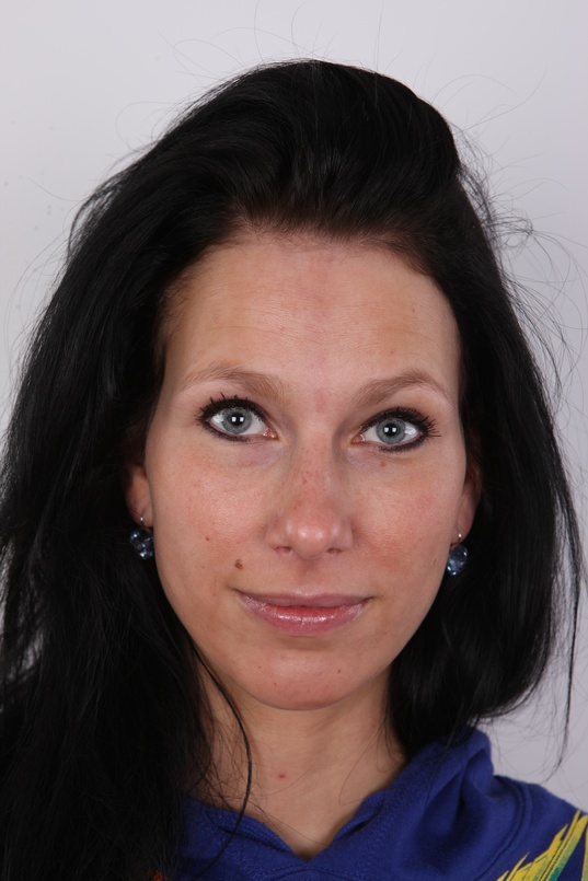 1. Download full pics of Pavla (24) from czechcasting.com