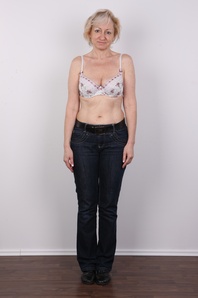 4. Download full pics of Jaroslava (49) from czechcasting.com