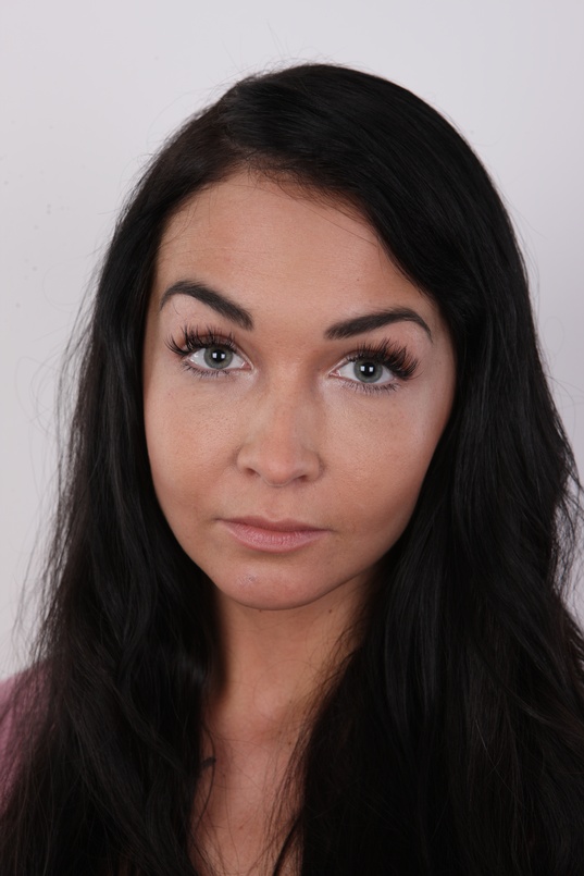 1. Download full pics of Misa (23) from czechcasting.com