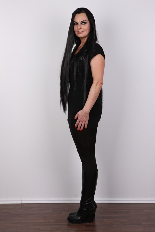 3. Download full pics of Andrea (39) from czechcasting.com