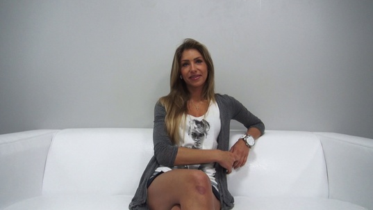 1. Download full pics of Simona (23) from czechcasting.com