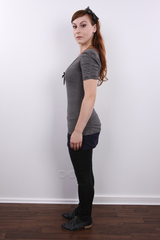 3. Download full pics of Martina (28) from czechcasting.com