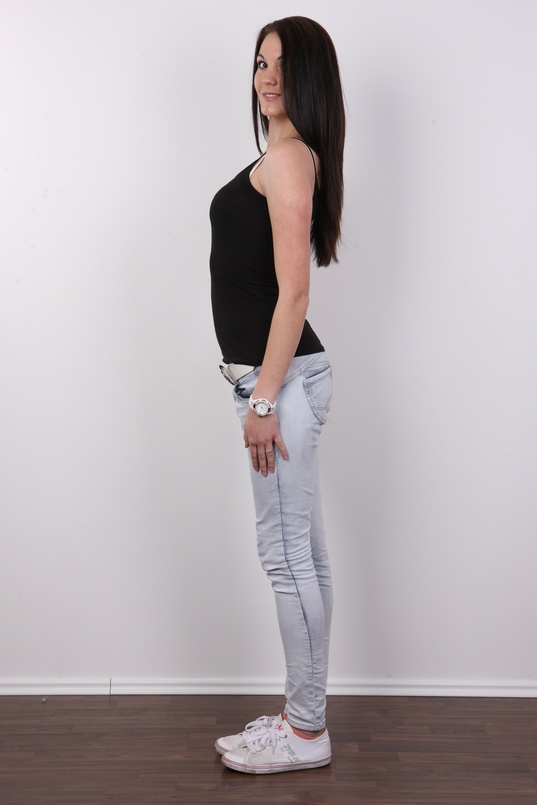 3. Download full pics of Zuzana (18) from czechcasting.com