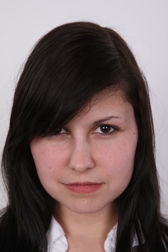 1. Download full pics of Zuzana (20) from czechcasting.com