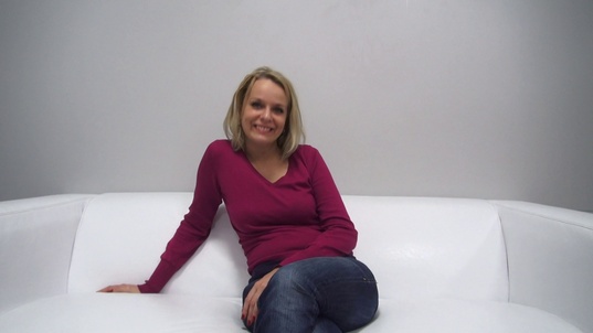 1. Download full pics of Zuzana (26) from czechcasting.com