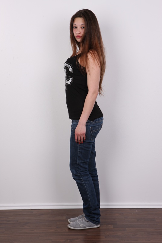 3. Download full pics of Tina (19) from czechcasting.com