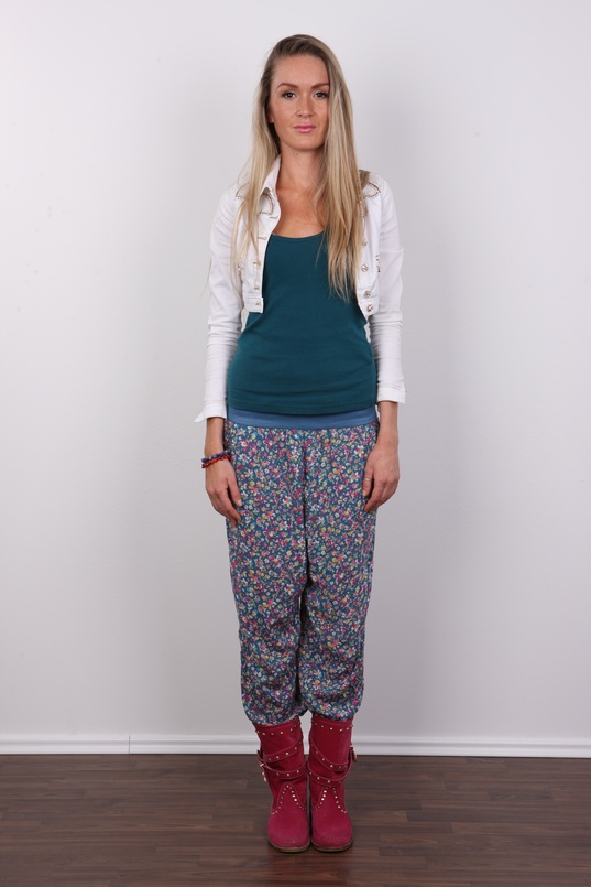 2. Download full pics of Lenka (24) from czechcasting.com