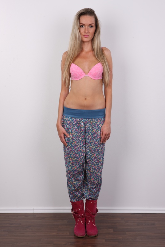 4. Download full pics of Lenka (24) from czechcasting.com