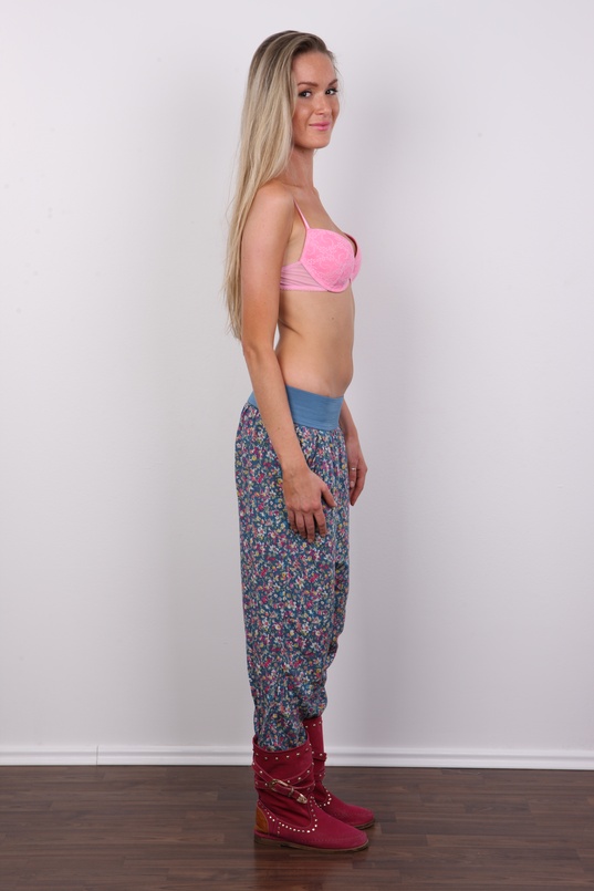 5. Download full pics of Lenka (24) from czechcasting.com