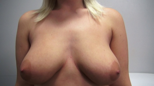 2. Download full pics of Nikola (21) from czechcasting.com