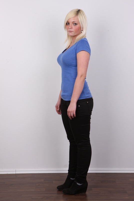 3. Download full pics of Nikola (21) from czechcasting.com