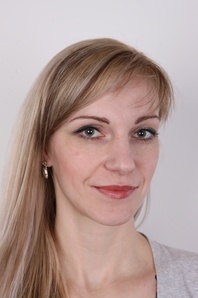 1. Download full pics of Romana (32) from czechcasting.com