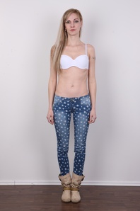 4. Download full pics of Romana (32) from czechcasting.com