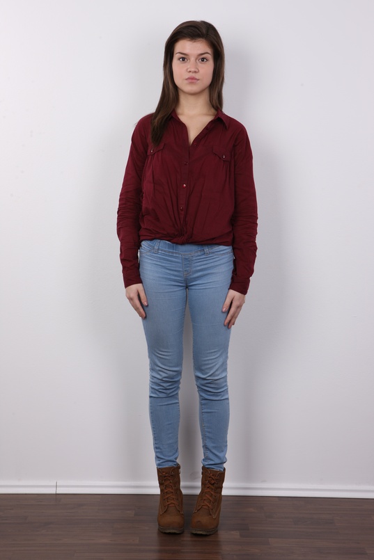 2. Download full pics of Veronika (18) from czechcasting.com