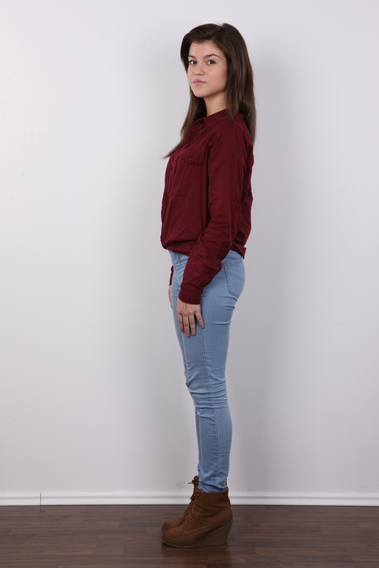 3. Download full pics of Veronika (18) from czechcasting.com