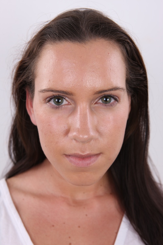 1. Download full pics of Denisa (22) from czechcasting.com