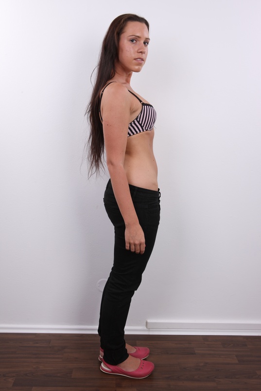 5. Download full pics of Denisa (22) from czechcasting.com