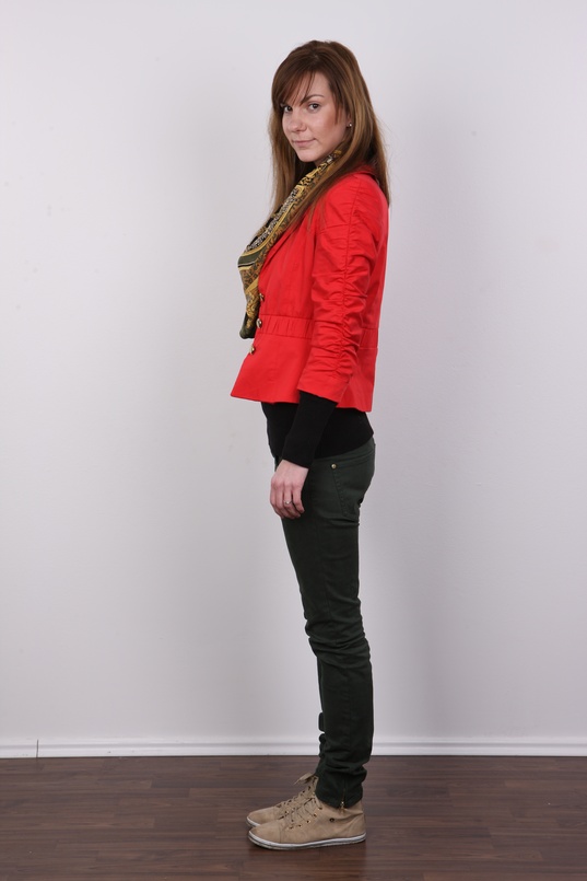 3. Download full pics of Michaela (27) from czechcasting.com