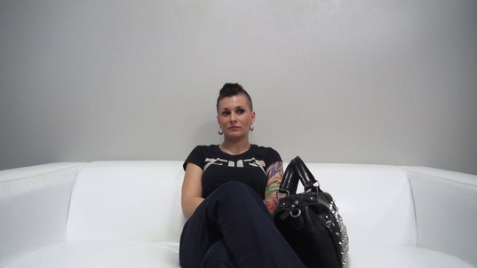 1. Download full pics of Veronika (27) from czechcasting.com