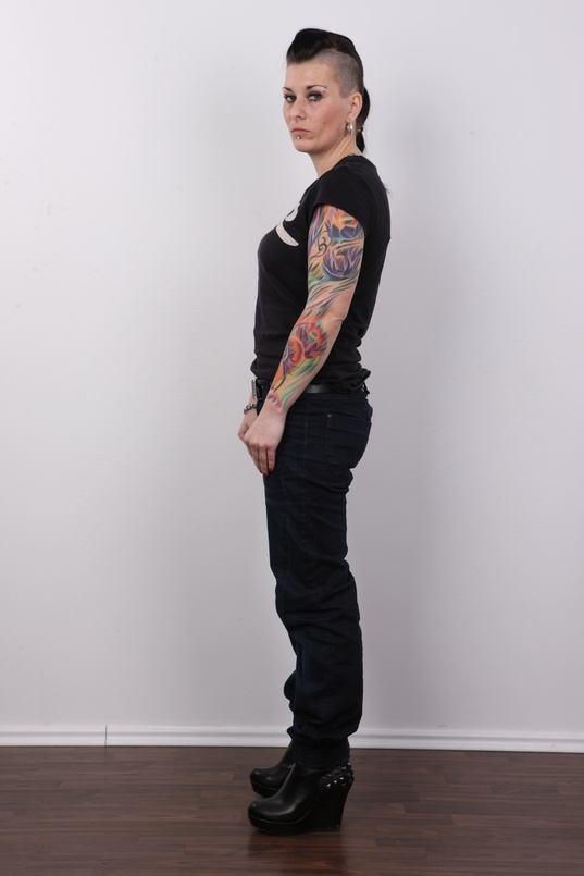 3. Download full pics of Veronika (27) from czechcasting.com