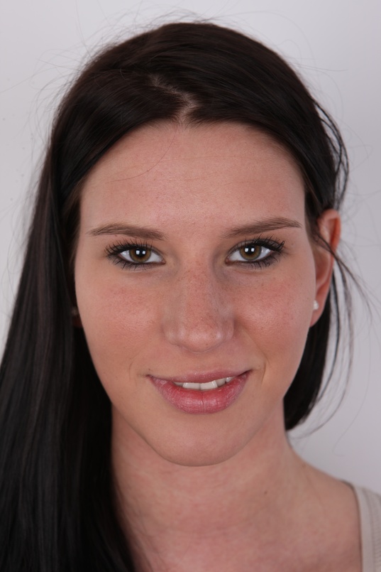 1. Download full pics of Tereza (21) from czechcasting.com