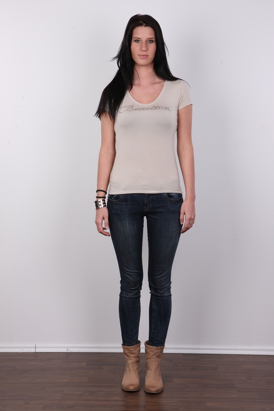 2. Download full pics of Tereza (21) from czechcasting.com