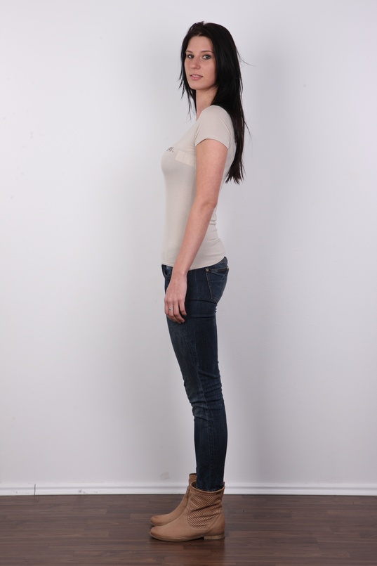 3. Download full pics of Tereza (21) from czechcasting.com