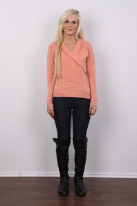 2. Download full pics of Eva (25) from czechcasting.com