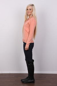 3. Download full pics of Eva (25) from czechcasting.com