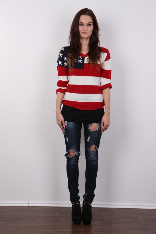 2. Download full pics of Sara (24) from czechcasting.com