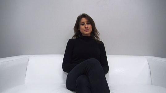 1. Download full pics of Jana (27) from czechcasting.com