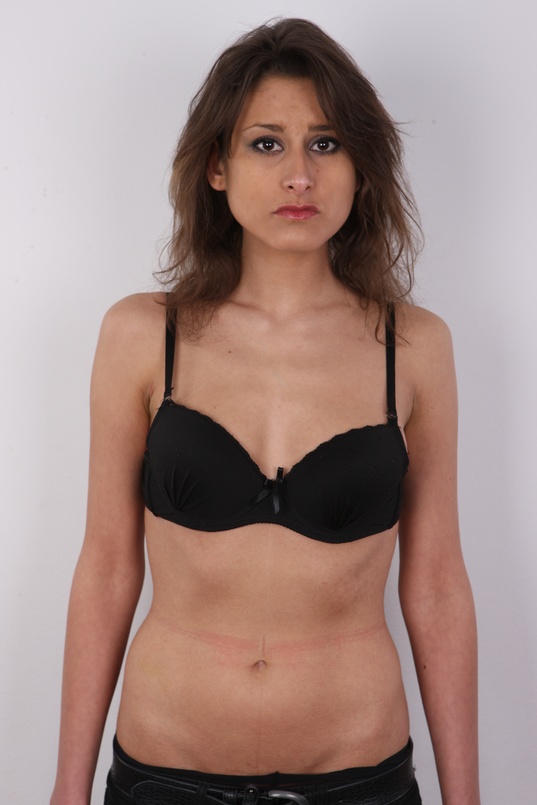 6. Download full pics of Jana (27) from czechcasting.com