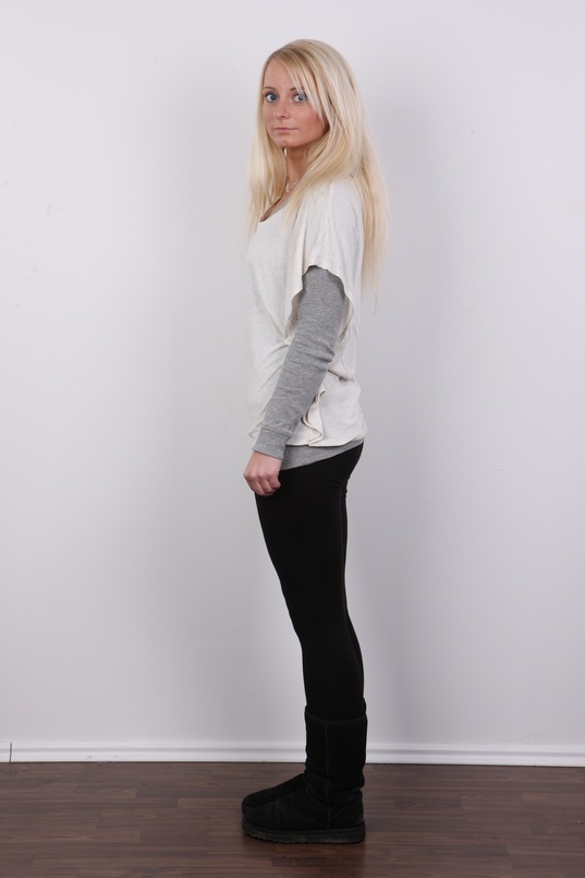 3. Download full pics of Silvie (23) from czechcasting.com