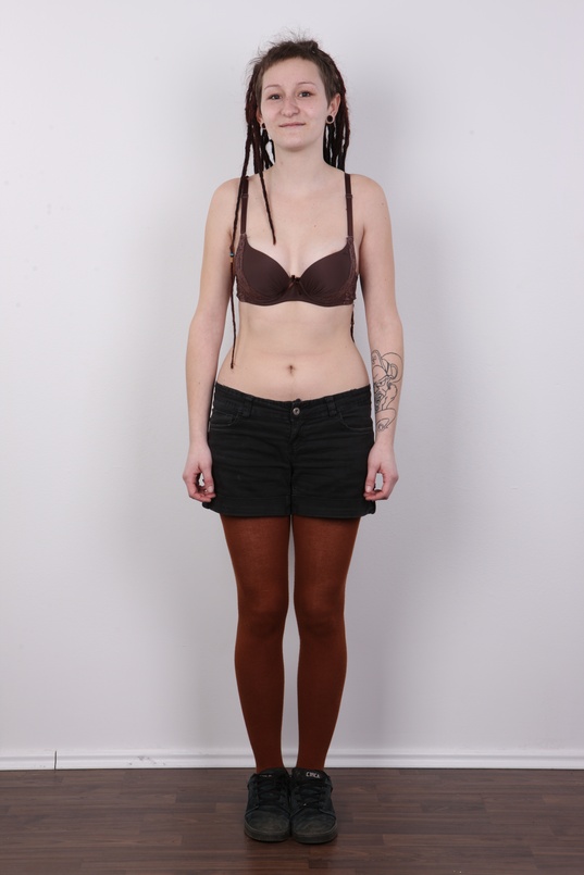 4. Download full pics of Eva (21) from czechcasting.com