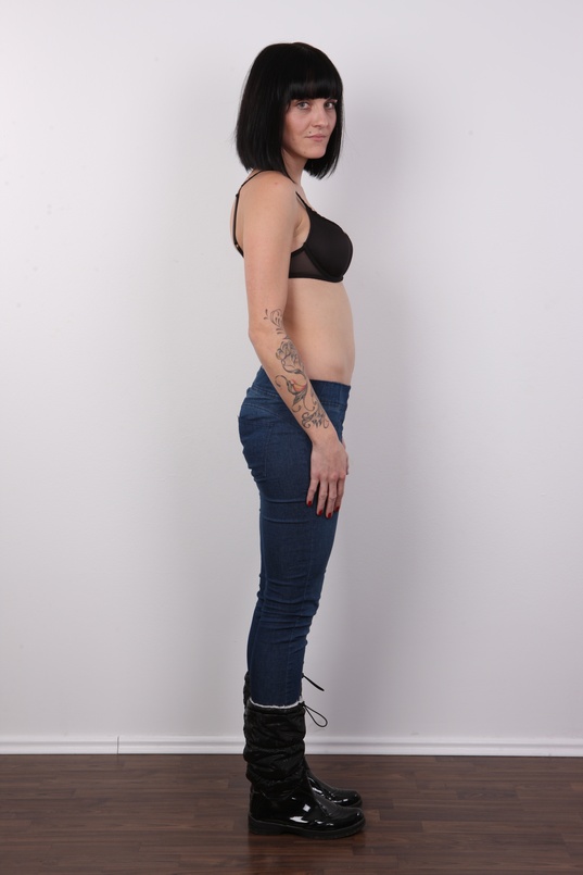 4. Download full pics of Anita (28) from czechcasting.com