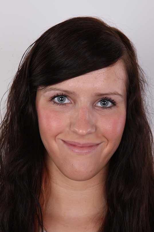 1. Download full pics of Marketa (20) from czechcasting.com