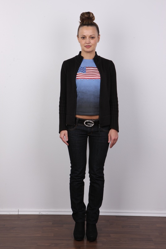 2. Download full pics of Katka (30) from czechcasting.com