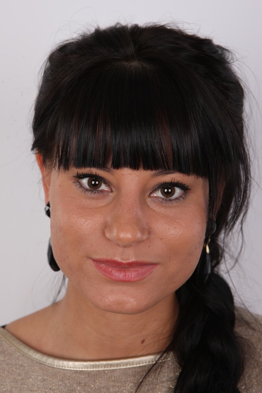 1. Download full pics of Alona (22) from czechcasting.com