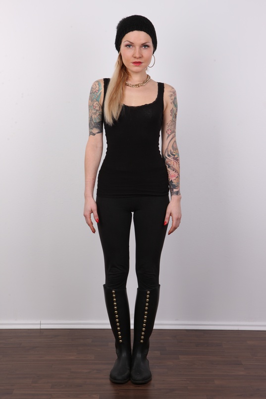 2. Download full pics of Sabina (23) from czechcasting.com