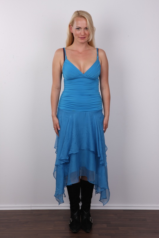 2. Download full pics of Vera (31) from czechcasting.com