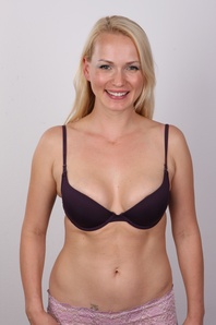 6. Download full pics of Vera (31) from czechcasting.com