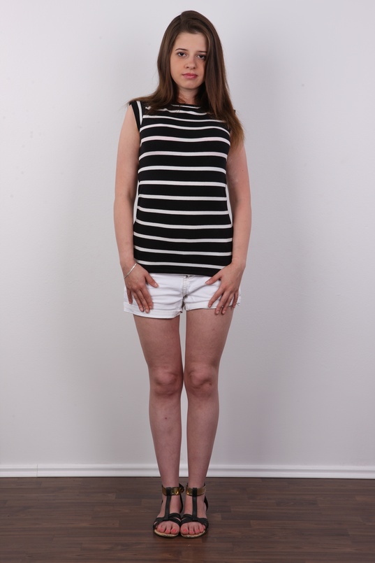 1. Download full pics of Roxana (22) from czechcasting.com