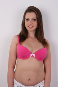 5. Download full pics of Roxana (22) from czechcasting.com