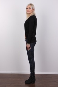 3. Download full pics of Katka (19) from czechcasting.com