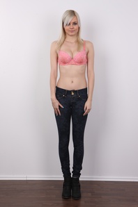 4. Download full pics of Katka (19) from czechcasting.com