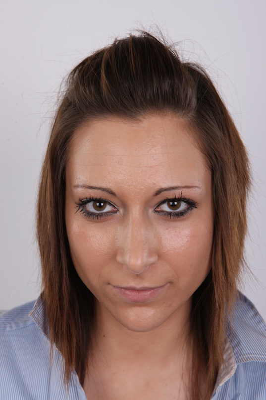 1. Download full pics of Iveta (21) from czechcasting.com