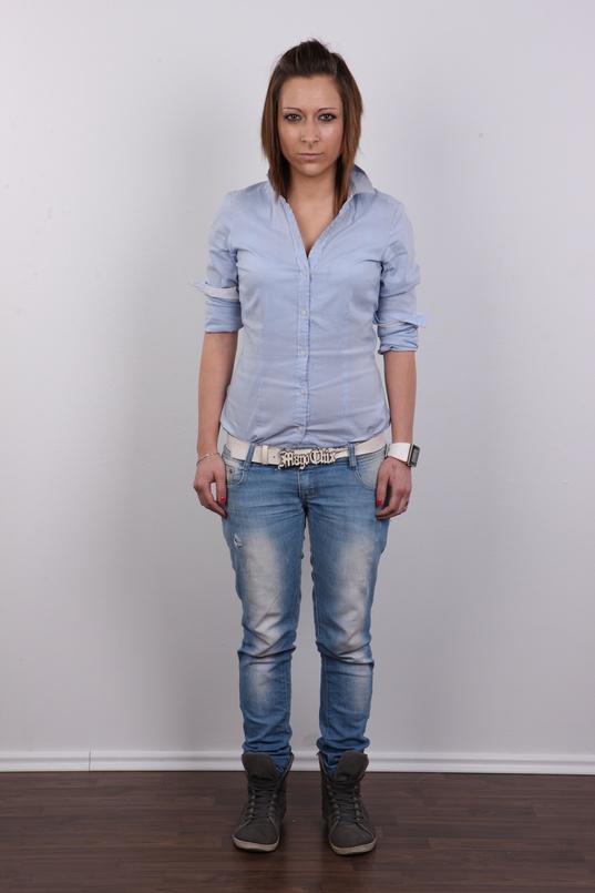 2. Download full pics of Iveta (21) from czechcasting.com